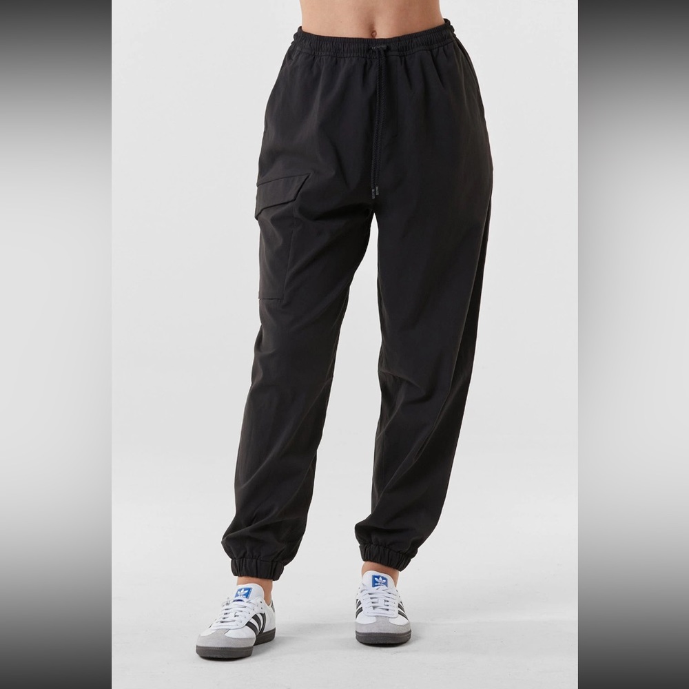 NWT Noli Destination Cargo Pant - Black